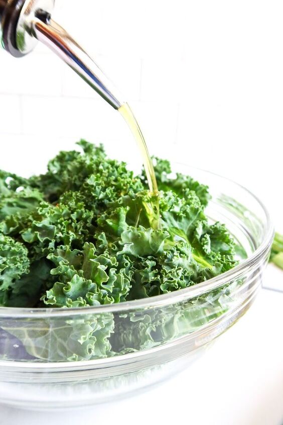 how to make amazing crispy kale chips in the oven