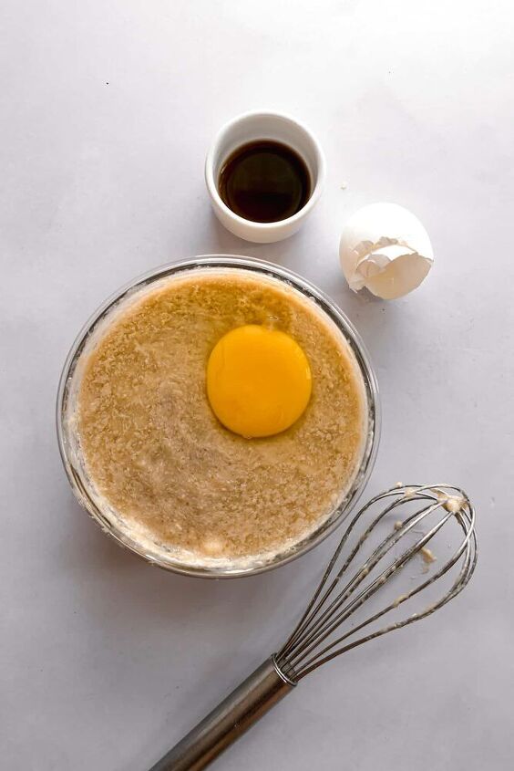 one bowl classic buttermilk banana bread, Add in egg and vanilla