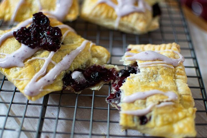 huckleberry puff pastry toaster strudels