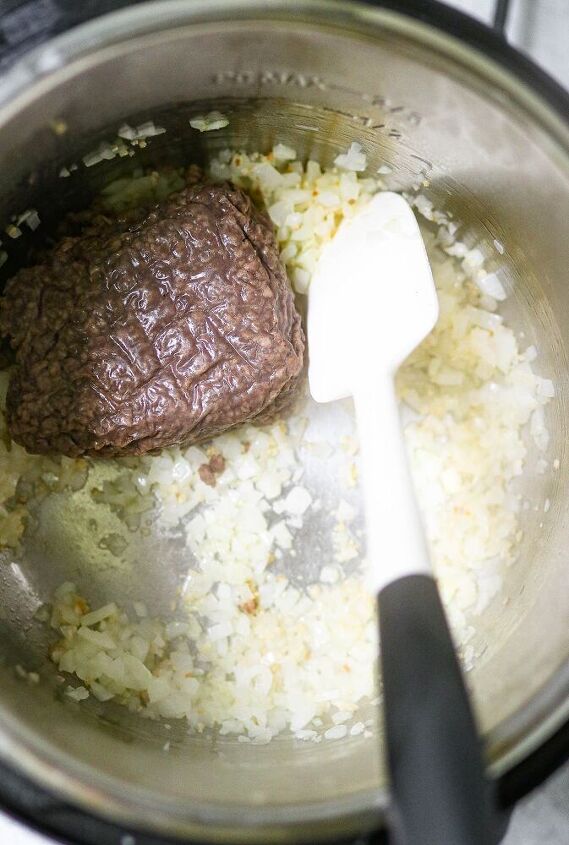 creamy vegan beef and shells instant pot