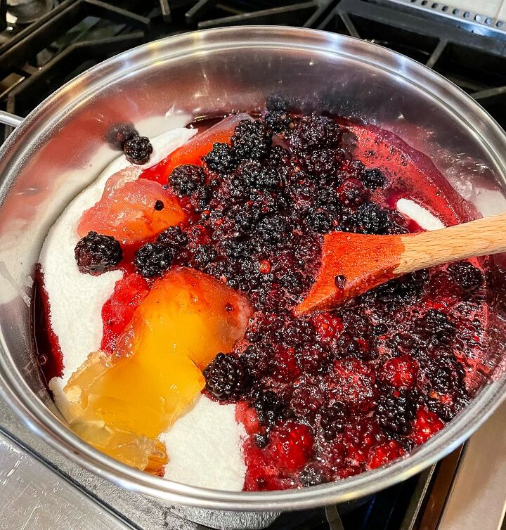 How to Make Blackberry Jam + Free Printable Labels | Foodtalk