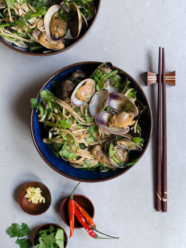 s 12 seafood dishes to enjoy on summer vacation, Sizzled Clam Noodle Bowl