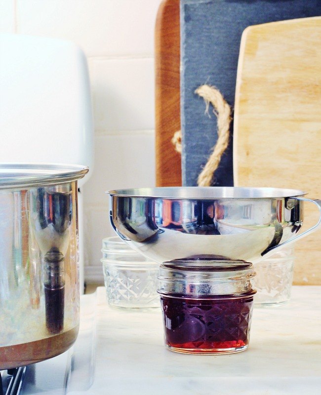 super easy grape jelly recipe and a giveaway thistlewood farm