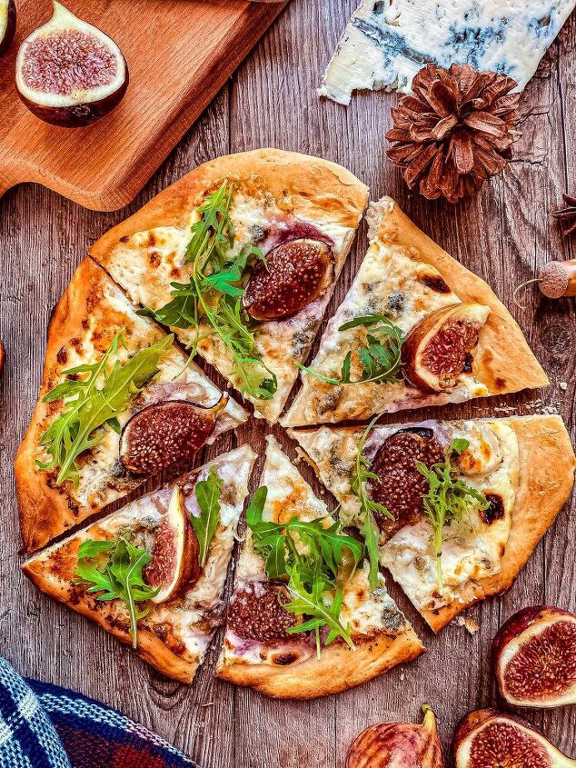 pizza with blue cheese and figs