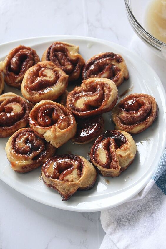 , Mini cinnamon rolls turned right side up