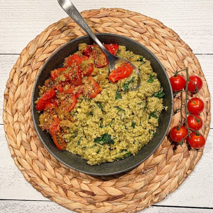 pesto quinoa with italian roasted tomatoes