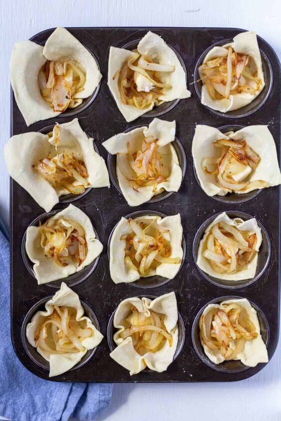caramelized onion and brie appetizer bites