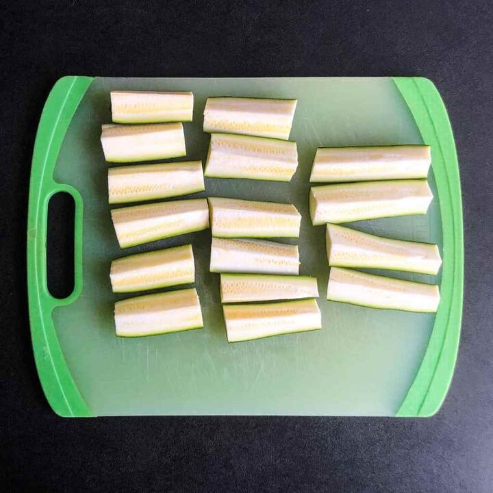 air fryer zucchini fries, Cut zucchini into wedges