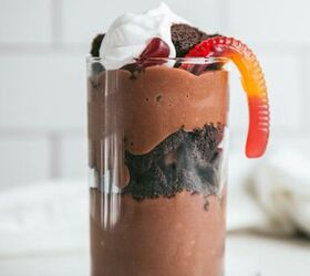 All the fun and deliciousness of classic dirt and worms, only vegan, and with no refined sugar