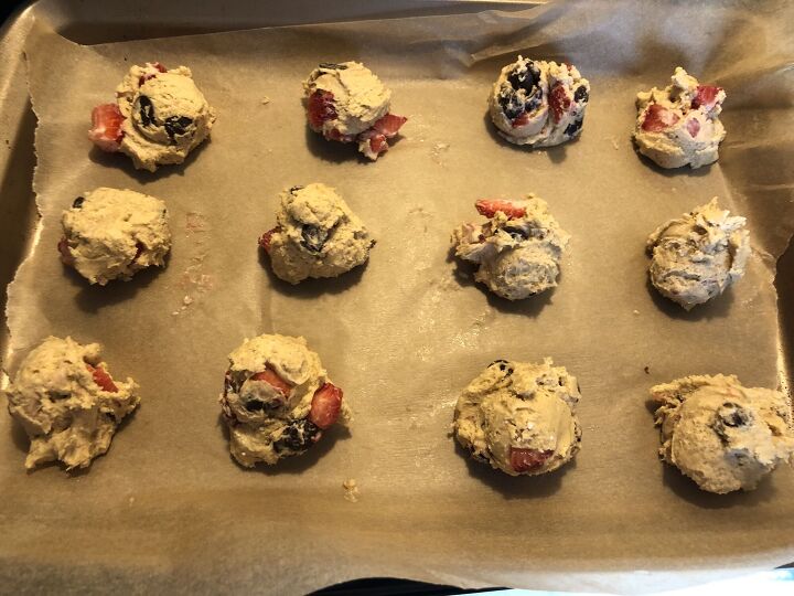 reduced sugar strawberry chocolate chip cookies