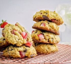 Reduced Sugar Strawberry Chocolate Chip Cookies