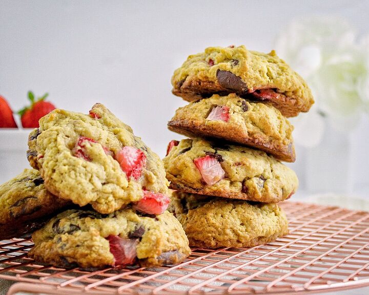 reduced sugar strawberry chocolate chip cookies