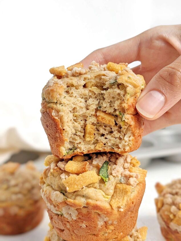 protein zucchini muffins with cinnamon crunch streusel so good