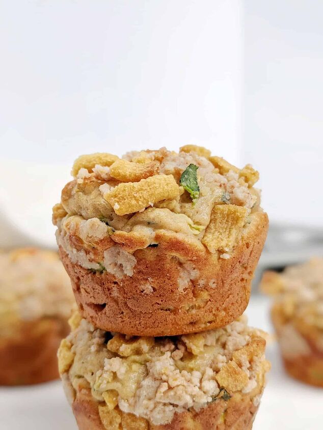 protein zucchini muffins with cinnamon crunch streusel so good