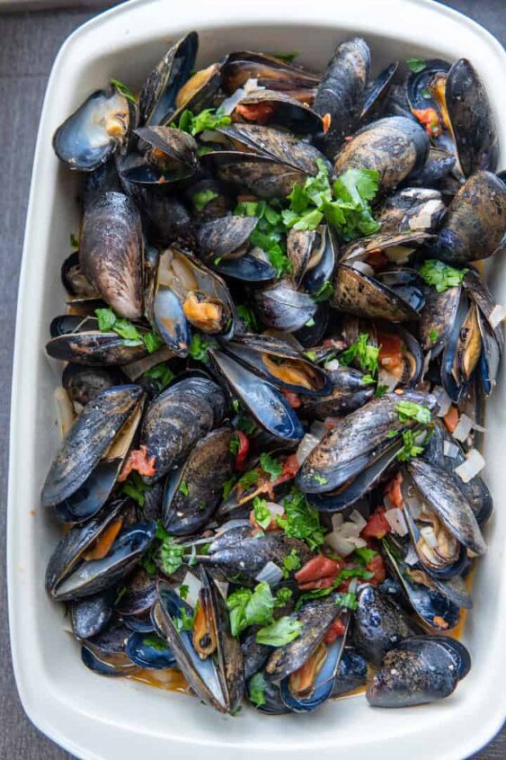 mussels with tomato and white wine
