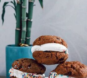 11 classy wedding dessert recipes, Chocolate Chip Cookie Ice Cream Sandwich