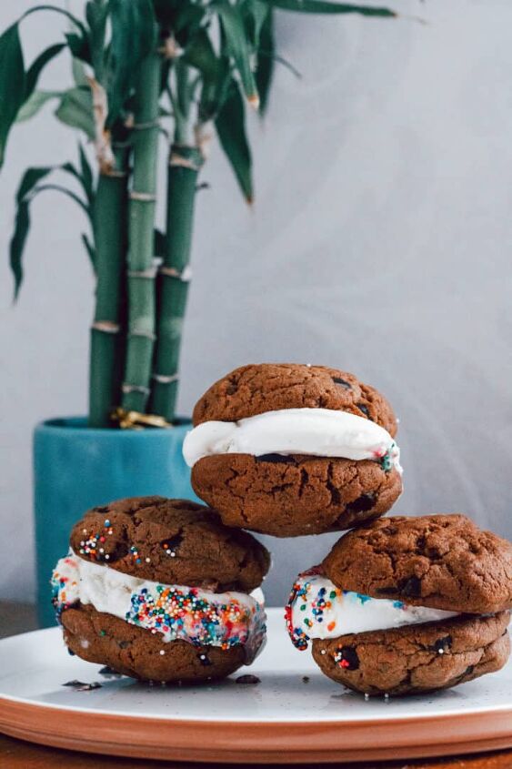 chocolate chip cookie ice cream sandwich