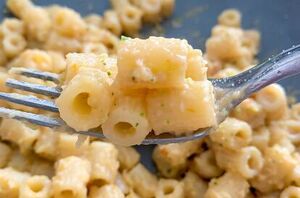 The pasta sauce that takes 5 minutes to make, is super healthy, and tastes like next-level pesto