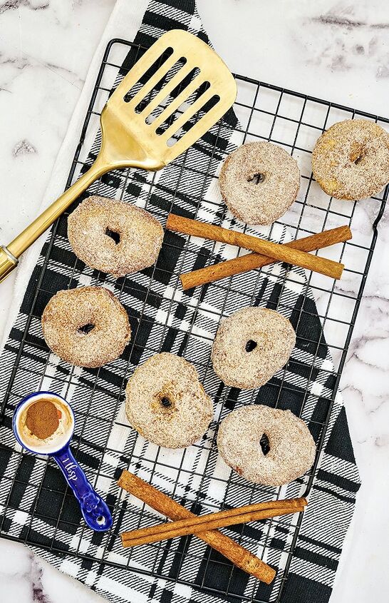 air fryer cinnamon sugar doughnuts with canned biscuits