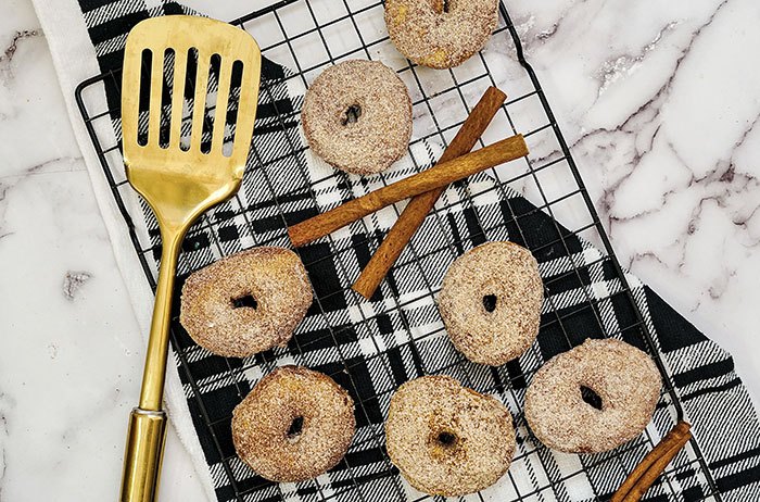 air fryer cinnamon sugar doughnuts with canned biscuits