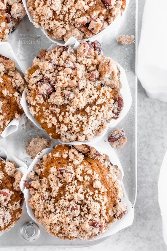 pumpkin spice muffins with brown sugar streusel topping
