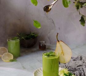Green Smoothie With Pear,Spinach and Ginger