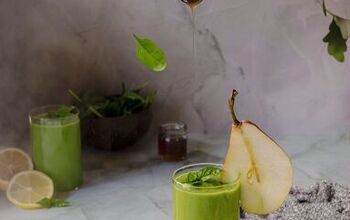 Green Smoothie With Pear,Spinach and Ginger