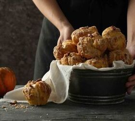 Celebrate fall with a basket of the most beautiful and delicious pumpkin bread rolls (30 minutes)