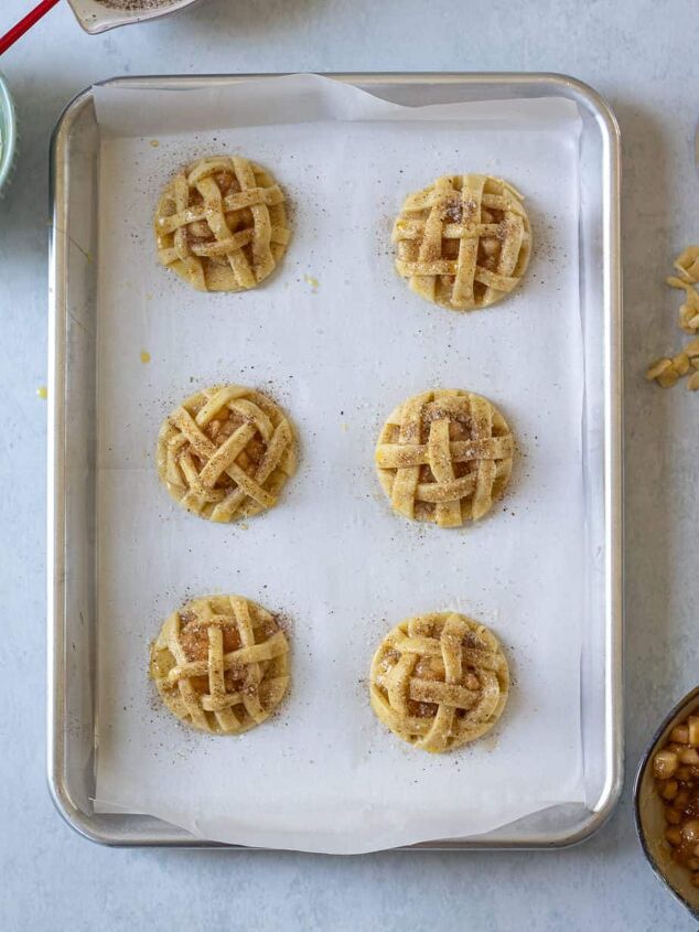 easy apple pie cookies, Sprinkle with cinnamon sugar