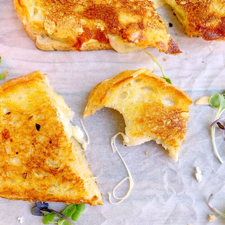 amazing white pizza grilled cheese