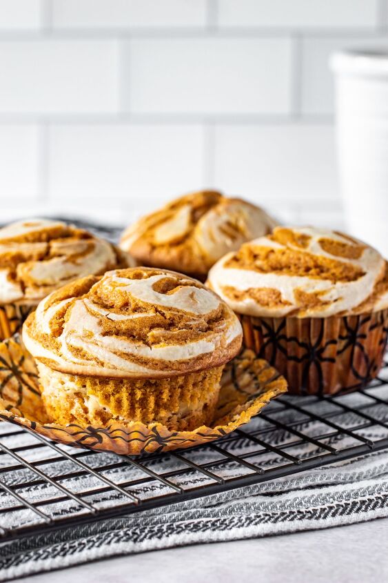pumpkin cream cheese swirl muffins