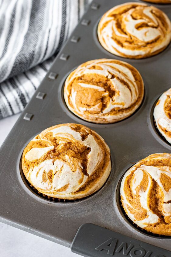 pumpkin cream cheese swirl muffins