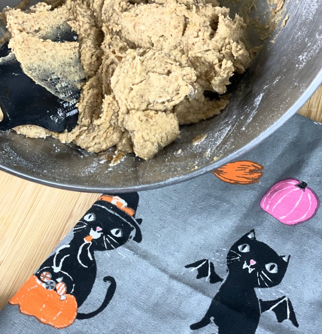 black cat gingerbread cookies