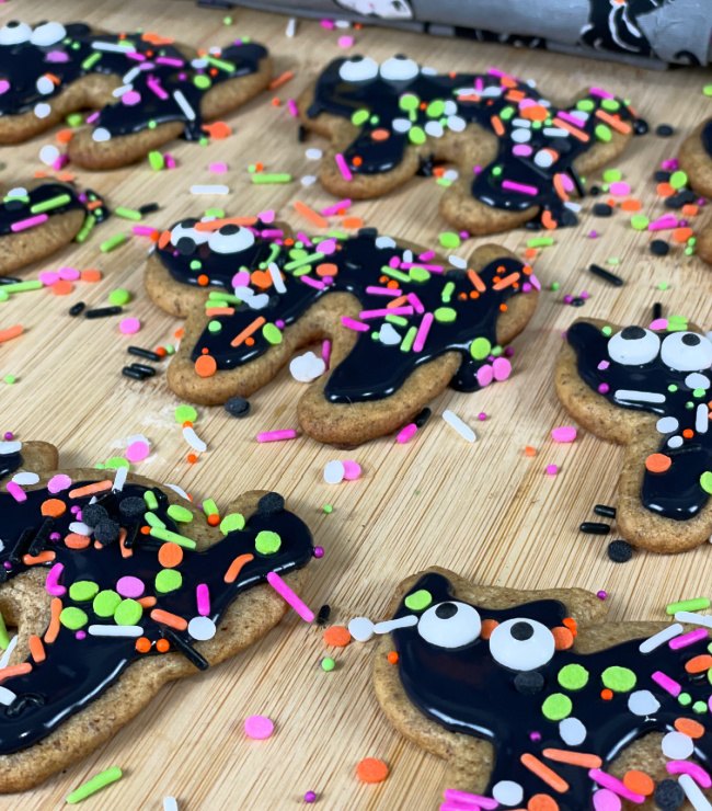 black cat gingerbread cookies