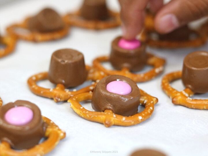 3 ingredient valentine treats for kids an easy pretzel treats reci