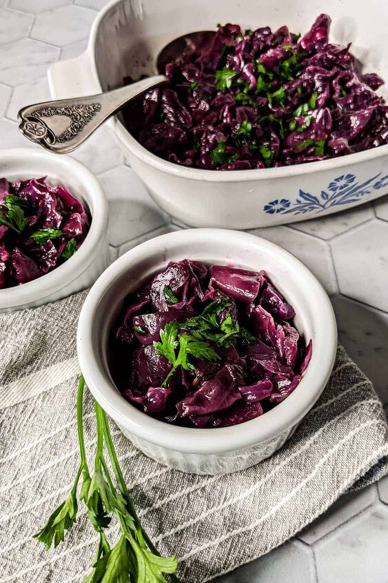 braised red cabbage with caraway seeds