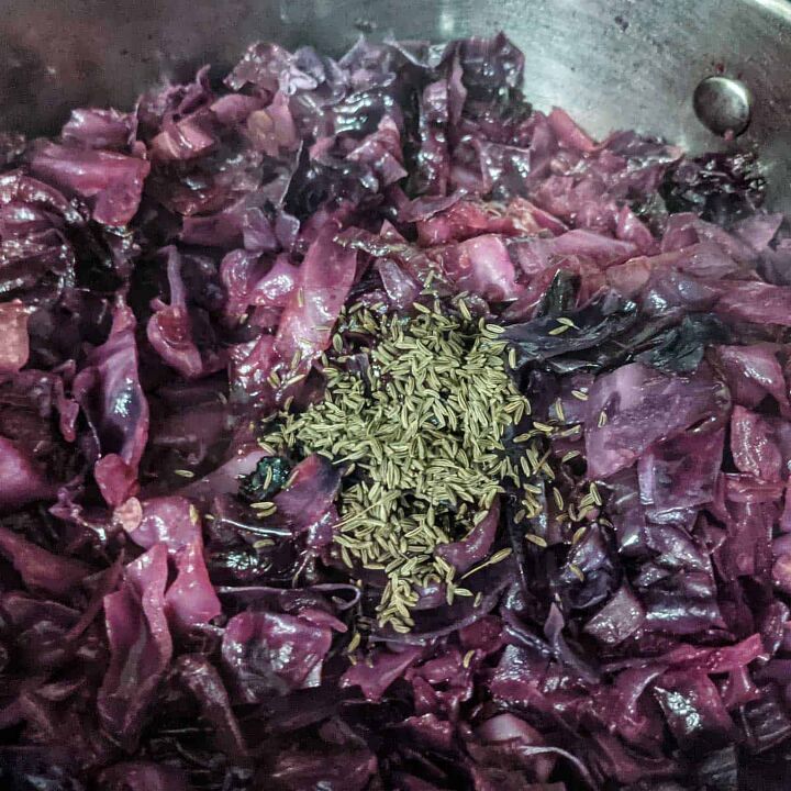 braised red cabbage with caraway seeds, Add the vinegar and caraway seeds