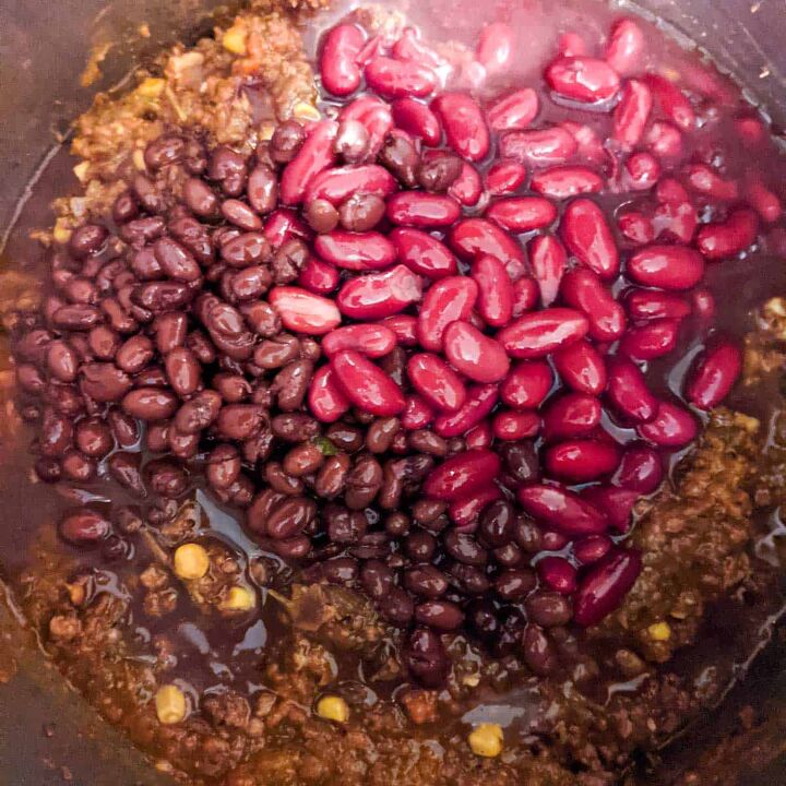 next level vegan chili, Stir in the beans and their liquid
