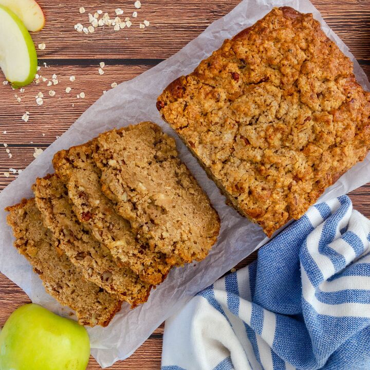delicious homemade apple bread with streusel topping