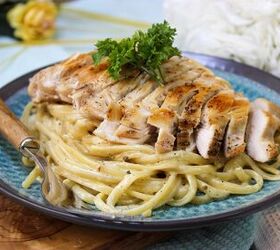 This hot & creamy chicken alfredo is the perfect quick & easy dinner indulgence