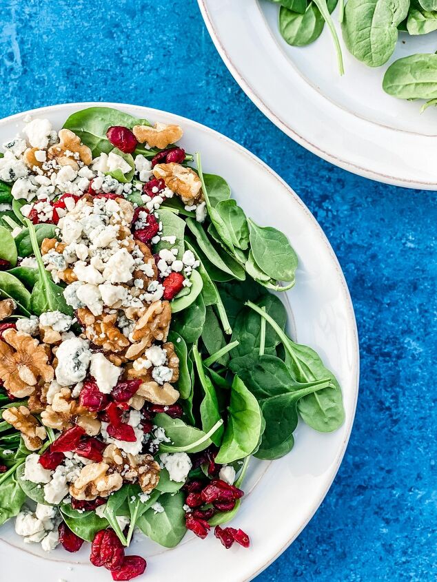how to build a simple cranberry walnut spinach salad