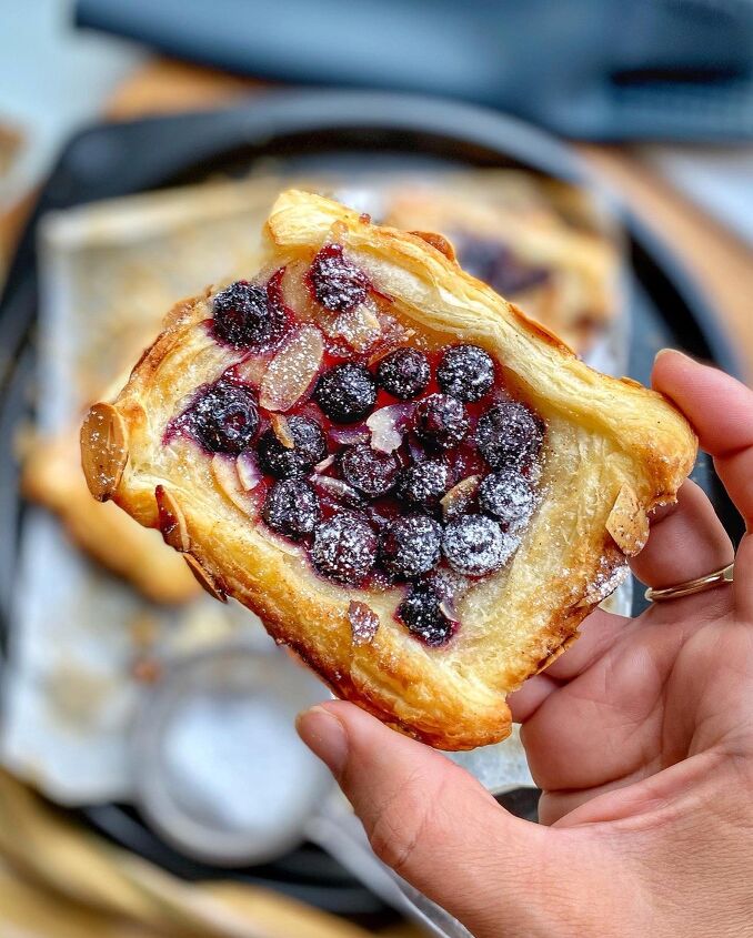 easy blueberry puff pastry tarts