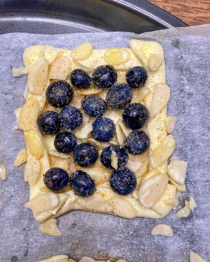 easy blueberry puff pastry tarts