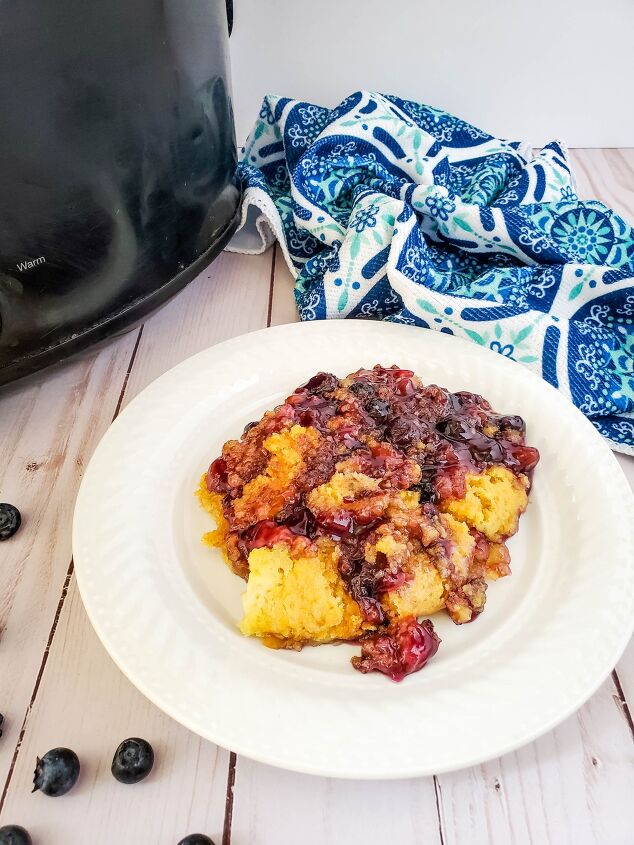 s 12 easy dump and go crockpot slow cooker recipes, Crockpot Lemon Blueberry Dump Cake