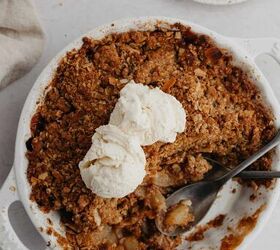 Harvest Pear and Apple Crisp With Ginger Oat Topping
