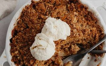 Harvest Pear and Apple Crisp With Ginger Oat Topping