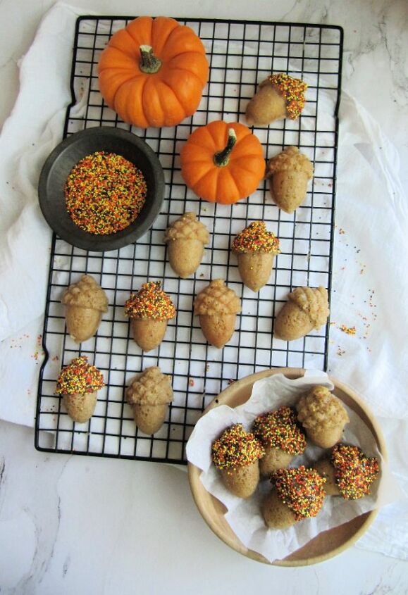 maple spiced acorn cakes with maple glaze and fall sprinkles