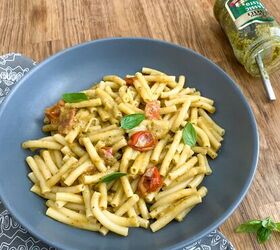 Creamy Pasta With Pesto and Tomatoes