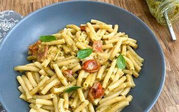 Creamy Pasta With Pesto and Tomatoes