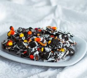 10 desserts to make with your leftover candy, Oreo Bark